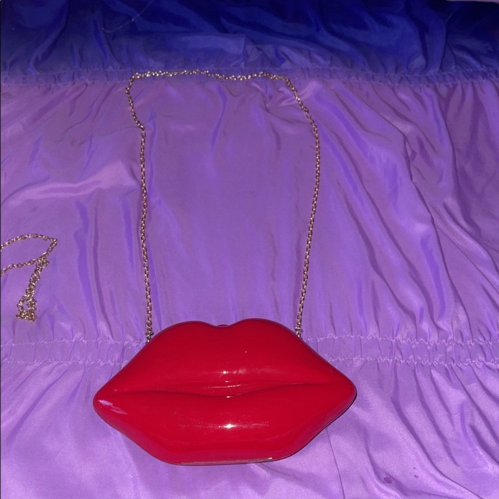 Red lip purse 💋